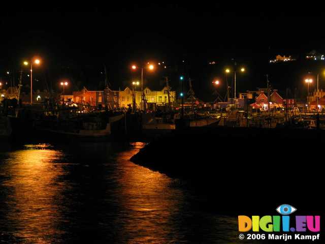 19527 Dingle harbour at night